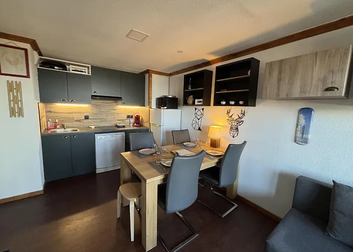 Lama-Gîte-des-Puys T3 Lamadalet, vue sud, terrasse, parking privé