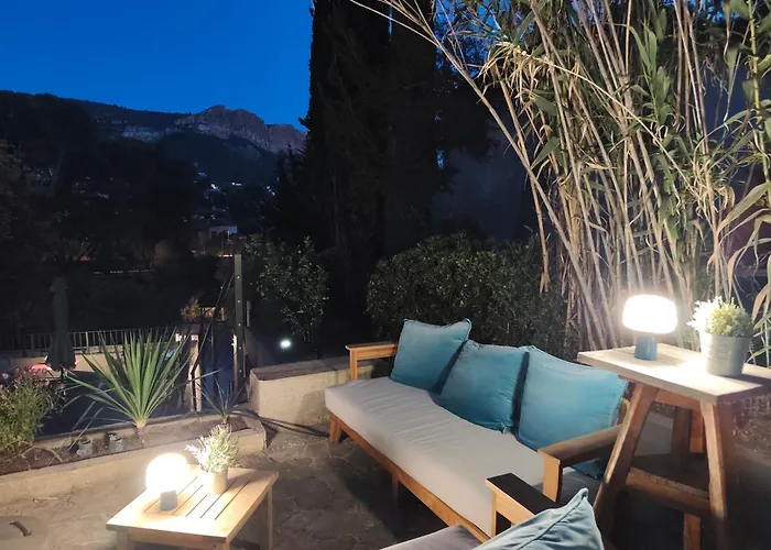 By Cassis Chambre Privee Dans Maison Familiale