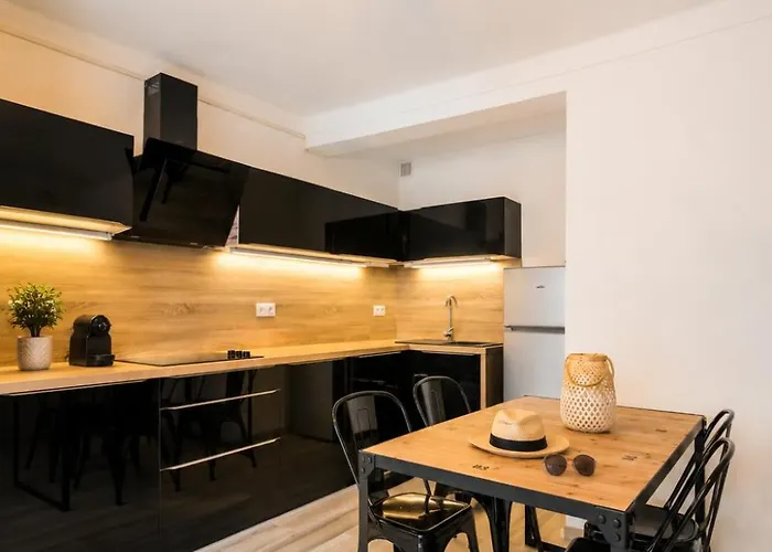COSY Appartement confort de 50m2 à 150m de la Mer et du Centre ville, parking gratuit