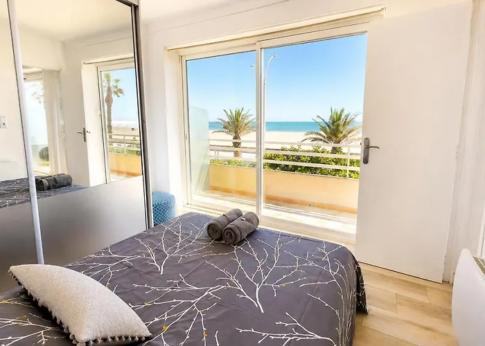 PLAGE Splendide Vue Mer depuis la chambre et le salon cuisine, 20m de la plage!