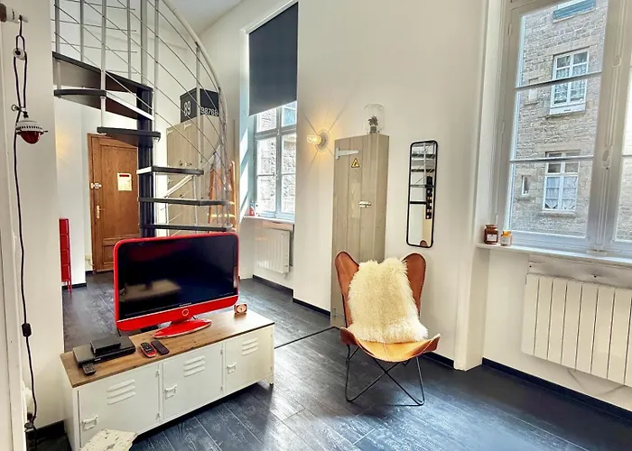 St Malo Intra-muros duplex 2 chambres Wifi haut débit à 3 min des plages