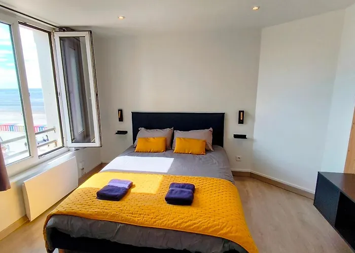 Sea View & Beach Studio Apartment - Blue Horizon