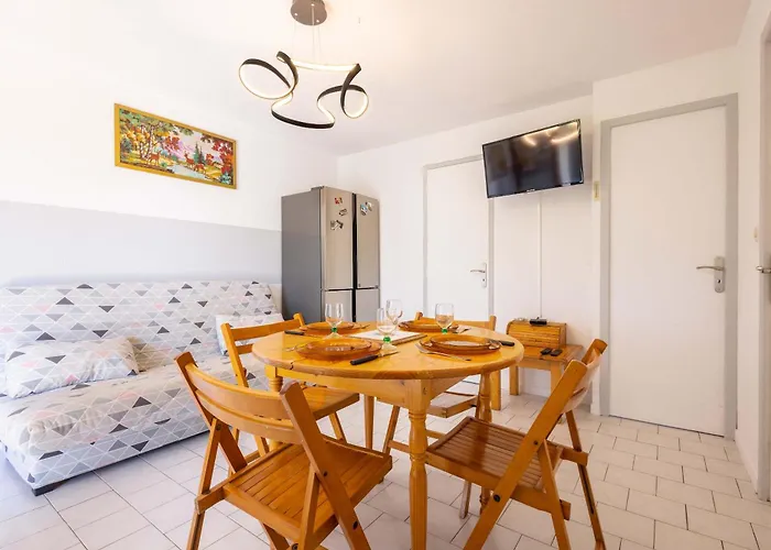 Pavillon indépendant pour 6 personnes dans une résidence sécurisée avec piscine