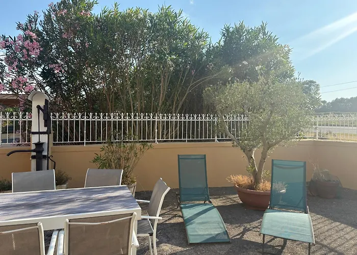 La Maison du soleil L Aulhere 3 étoiles ,Maison familiale 6-7 personnes, Jacuzzi , Massages bien-être en option