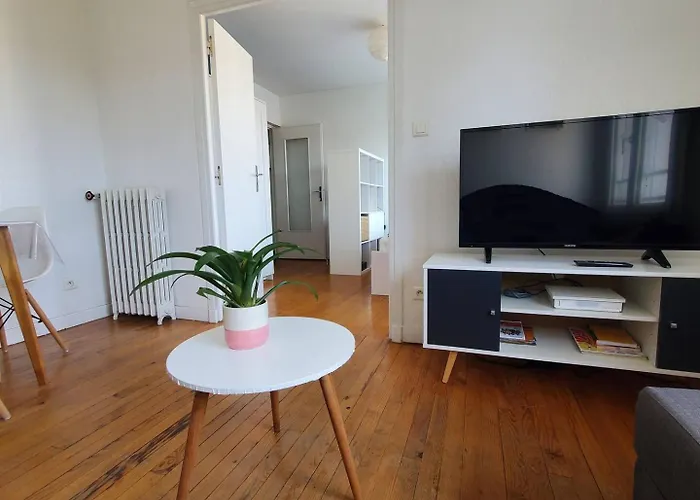 Charmant F2 avec vue, proche centre