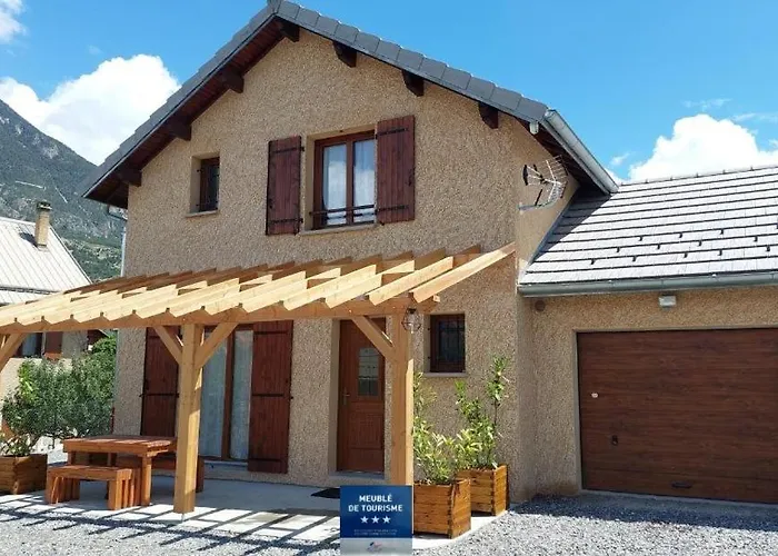 Le Pré Fleuri à Guillestre - Appartements neufs classés Meublés de Tourisme 3 étoiles - Parking privatif