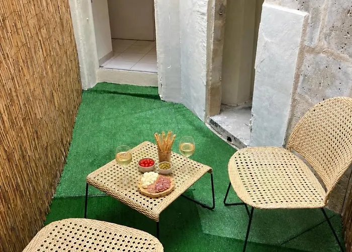 APPARTEMENT HYPER CENTRE - Place du Minage