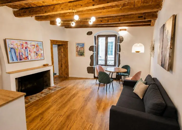 Elegant Flat In Old Town, 2 Mins Walk To Lake