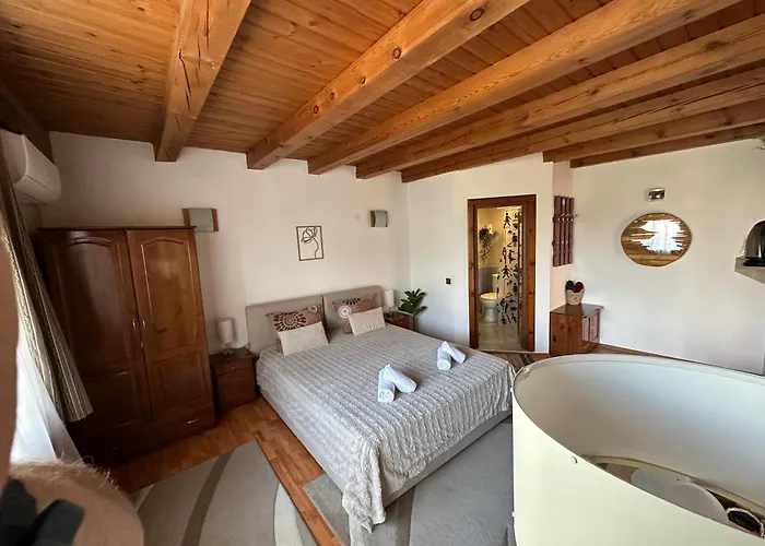 Niki House