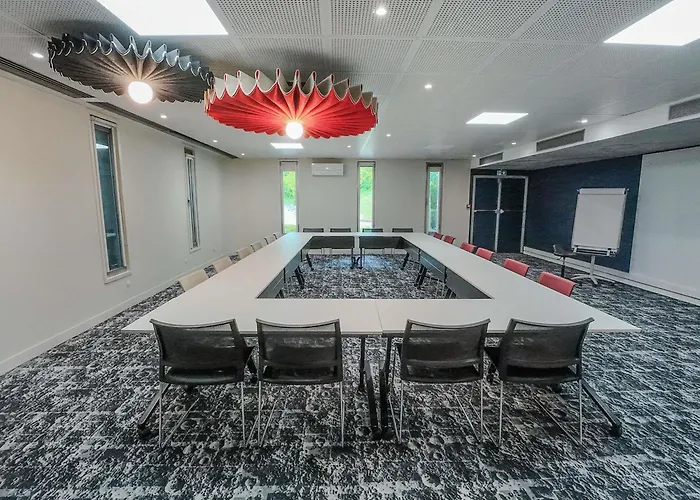 ibis Lyon Est Bron