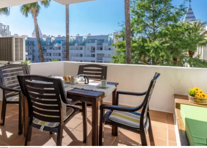 Spacious Apartment In Roses, 60 M², Shared Pool