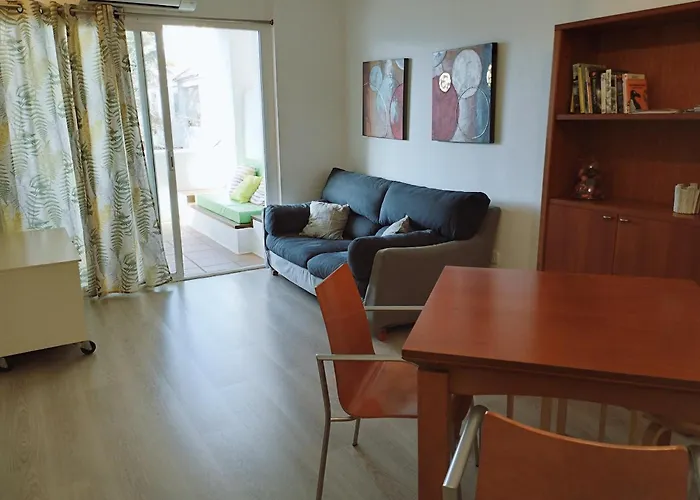 Spacious Apartment In Roses, 60 M², Shared Pool