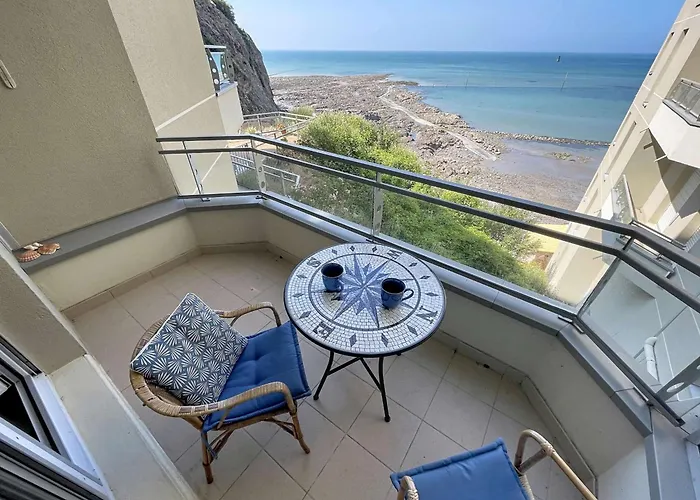 Appartement central avec balcon, parking privé - FR-1-361-66