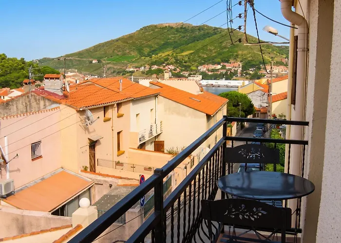 Appartement avec vue sur mer à Port-Vendres, 60 m², balcons.