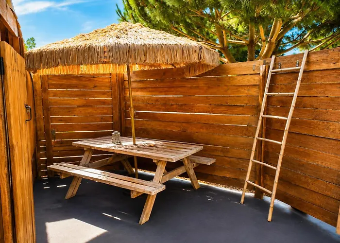 Gîte insolite vue sur le ciel étoilé , cuisine, salle d eau, 2 chambres , proche du zoo de La Palmyre