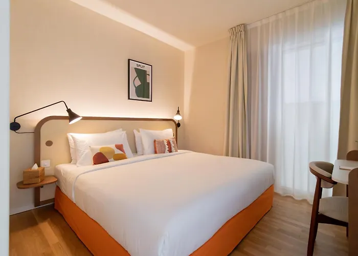 Hood Hotel