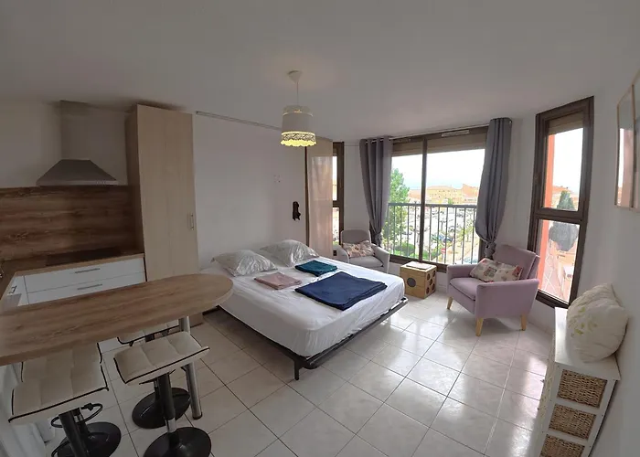 Studio cabine Toi et Moi à 30 m de la plage de Valras centre