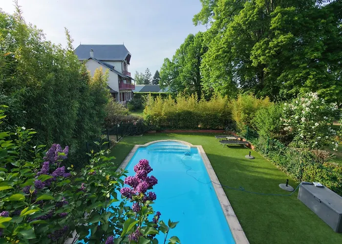 Maison De Charme Avec Piscine Proche Vichy - Le Monde De Charlie