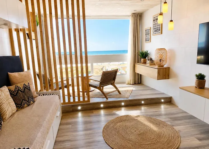 Magnifique Studio Face Mer avec Place Privative.