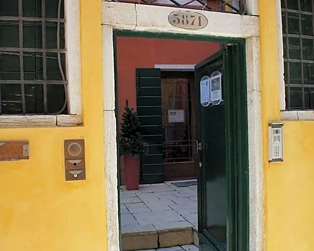  Venice Dose Suite