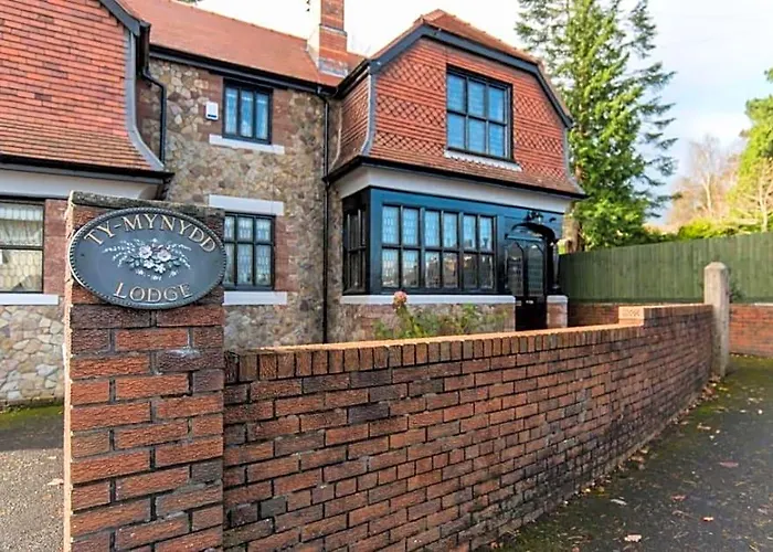 Ty Mynydd Lodge Holiday Home