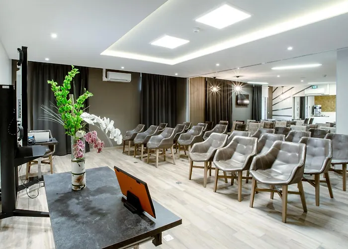 Kyriad Chambéry Centre - Hôtel et Résidence