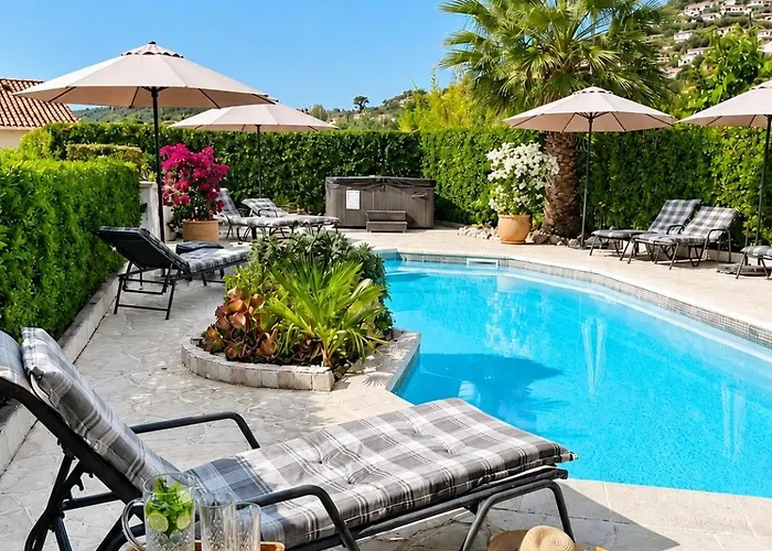 VILLA PLEIN SUD-Piscine-Spa-Climatisation-Parking privé-calme et détente