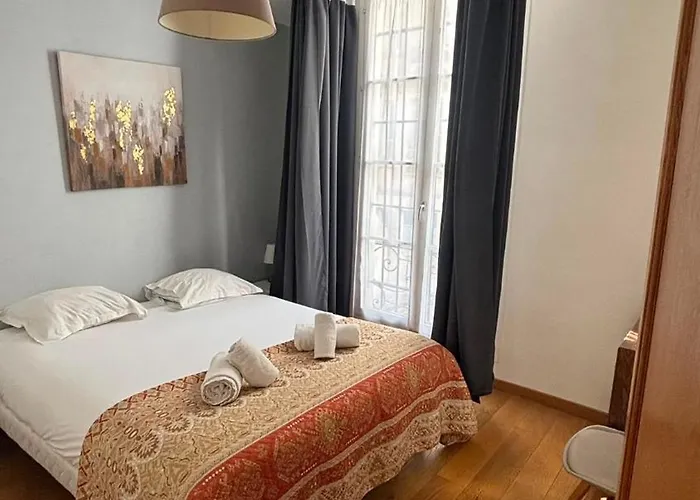 Rue du Temple - Le Marais