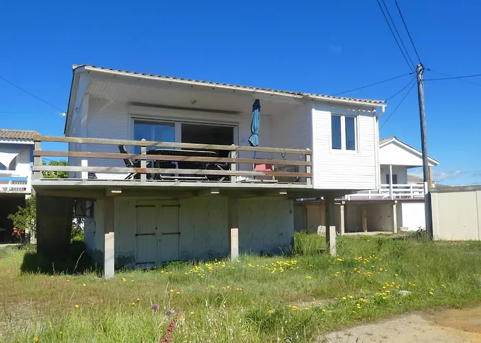 Un Chalet En Bois A La Plage