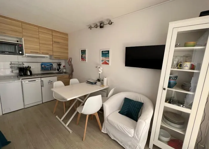 Flat With Swimming Pool Close To The Beach