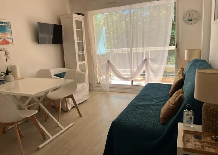 Flat With Swimming Pool Close To The Beach
