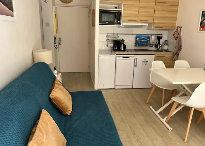 Flat With Swimming Pool Close To The Beach