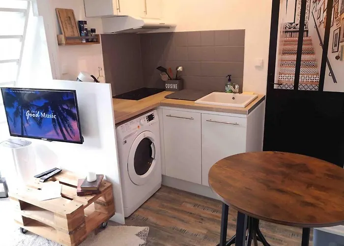 L'INTIMISTE à Saint Lô - Atypique - Studio Duplex Privé tout équipé - Gare - Centre - Parking gratuit - Entrée autonome - Chambre en mezzanine - Wifi - Netflix - Lave-linge