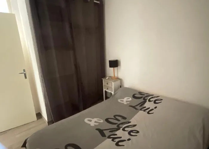 studio avec wifi à 50 m de la plage dans une rue piétonne