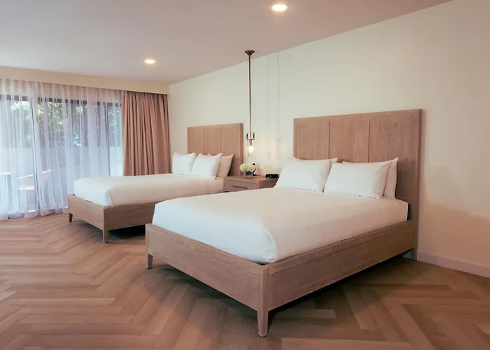 Luxe Sunset Boulevard Hotel