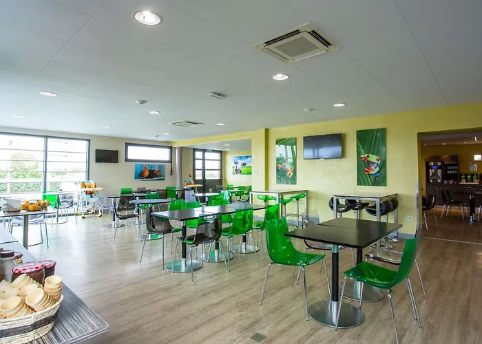 Hôtel Ibis Styles Bourges - Piscine extérieure chauffée - Restaurants à proximité