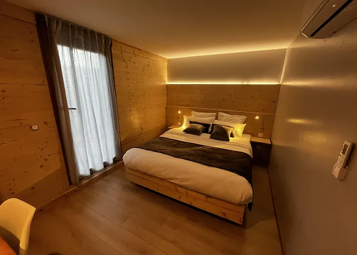 9WAGRAM Boutique