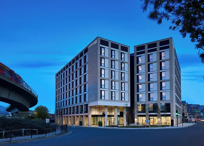 Courtyard By Marriott City Airport