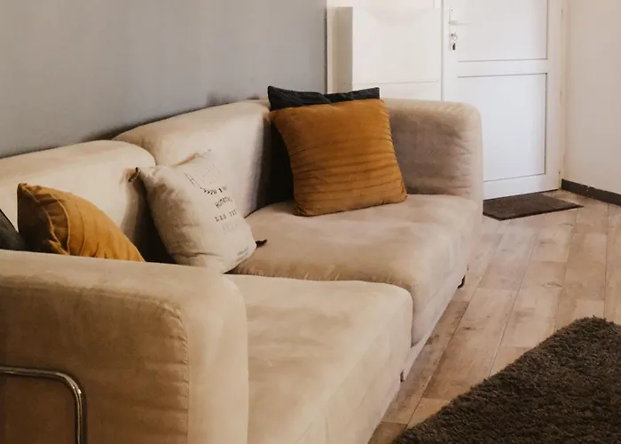 LE COCOON Saint Lô - Appartement privé tout équipé - Haras - Parking gratuit - Entrée autonome - Wifi - Netflix - Baignoire - Lave-linge - Lit Queen Size 160cm&canapé-lit 140cm - Jusqu'à 4 personnes