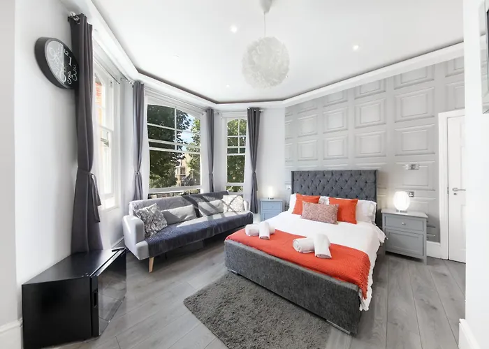 Hackney Suites - En-Suite Rooms & Amenities