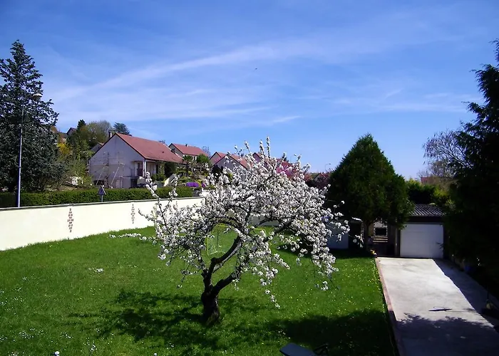 Grand appartement dans villa avec parking quartier résidentiel