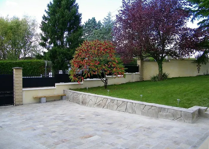 Grand appartement dans villa avec parking quartier résidentiel