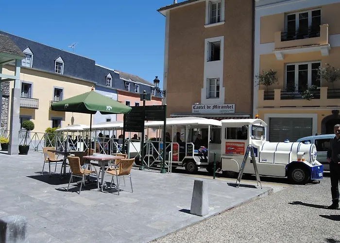 Logis Castel De Mirambel