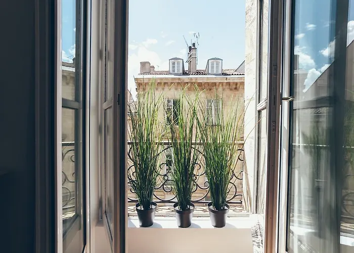 Hôtel central: Appartement T4 cours de l'intendance