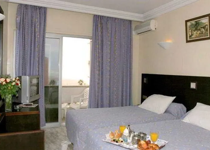 Hôtel de golf: Hotel De La Corniche