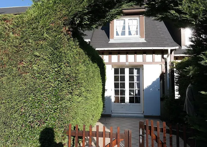  Le Cottage