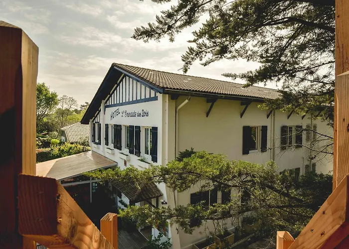 Resort: Logis Hôtel Emeraude des Bois