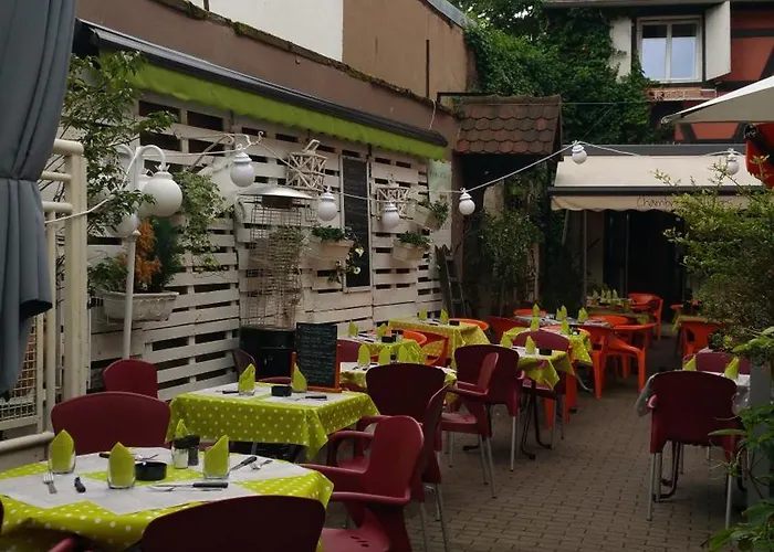 Hôtel: Chambres touristiques La Cour Des Hôtes