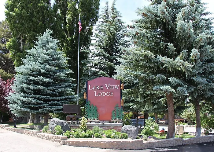 Lake View Lodge
