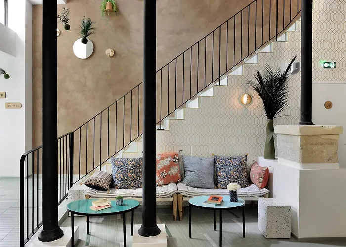 Lodge: Caulaincourt Montmartre By Hiphophostels
